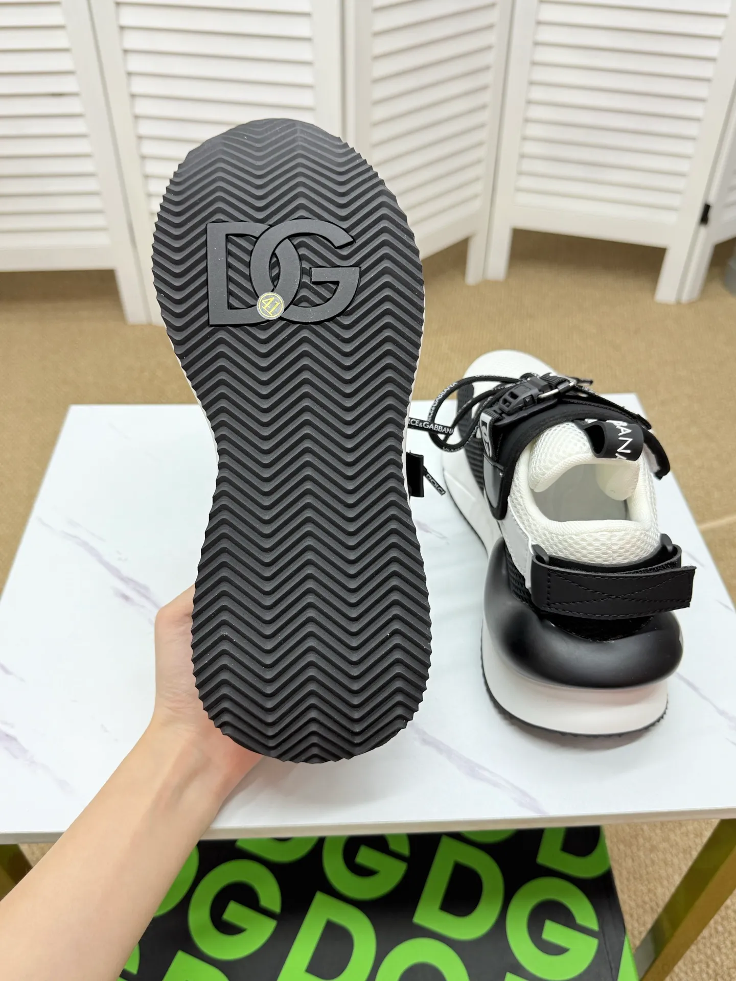 Men's clothing and shoes 230. The latest sports and casual shoes for couples (DG) are fashionable and versatile, and can add luster to various looks. Create an exquisite design with unique dynamic vitality and modern atmosphere, showing modern elegance. Size: 35-46 (custom-made sizes 45 and 46 are non-refundable) Se